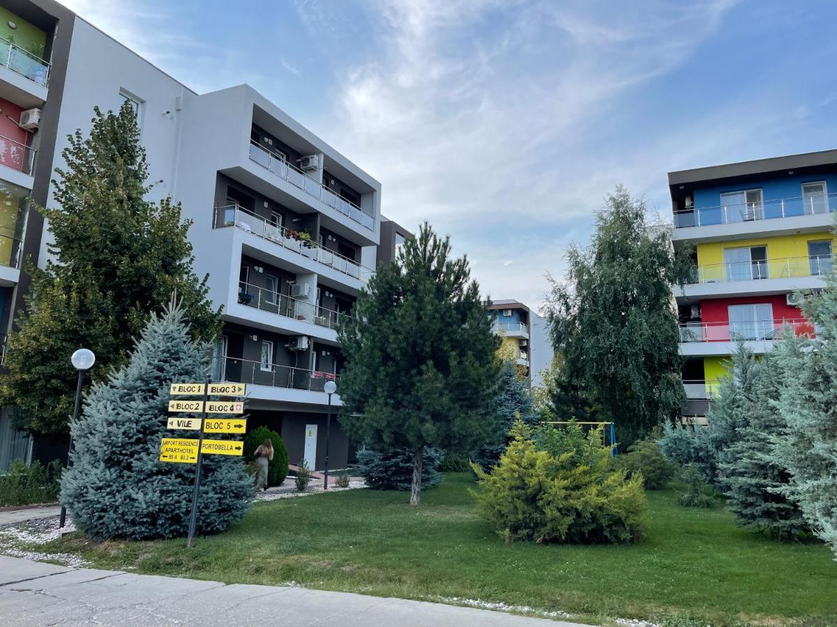 Bucharest Airport Henri Coanda & Therme-self Check-in Otopeni